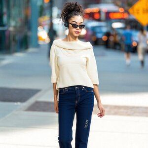 STYLE BUNDLE: ABERCROMBIE Flared Jeans + BEBE Wool Sweater, Size 00/S (BB1313B)